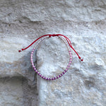 Charger l'image dans le visualiseur de galerie, Bracelet rouge ombré et argent posé sur mur en pierres