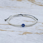 Charger l'image dans le visualiseur de galerie, "JE SUIS PROTÉGÉ(E)" Bracelet homme blanc mat et argent mat