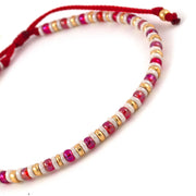 Bracelet en perle de verre Miyuki rouge flamme, perle et or. Gros plan