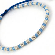 Bracelet en perle de verre Miyuki bleu saphir, perle et argent en gros plan