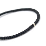 Charger l&#39;image dans le visualiseur de galerie, Bracelet homme &quot;Je Suis Unique&quot; en perle de verre Miyuki noir mat et argent. vue en gros plan.
