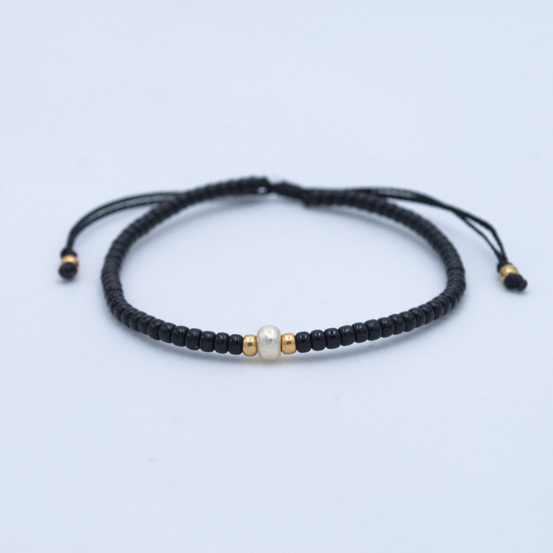 "JE SUIS UNIQUE" Bracelet perle Miyuki noir, perle blanche